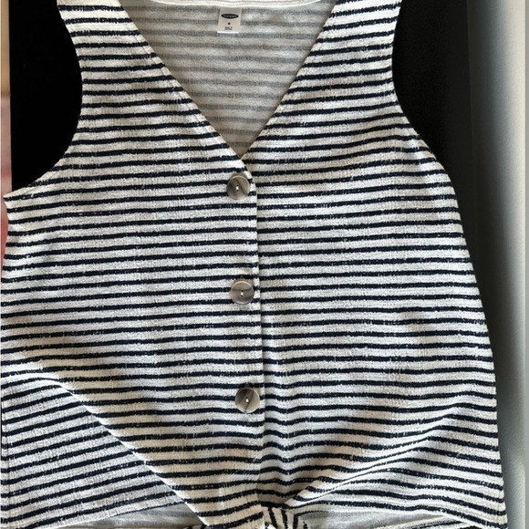 2 Old Navy sleeveless shirts. Both size Medium. Buttons with tie. EUC. - Picture 9 of 16